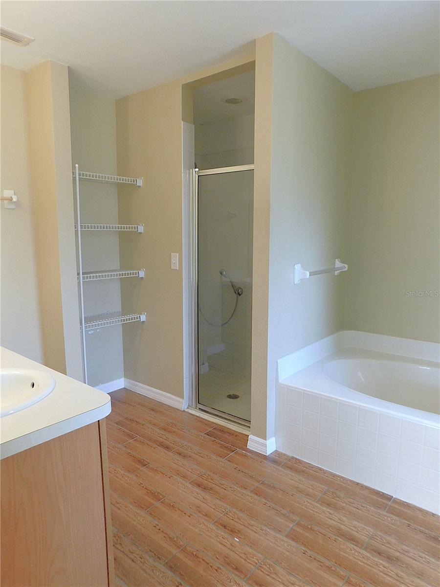 Image 31 of 77 For 10 Malauka Place Trail