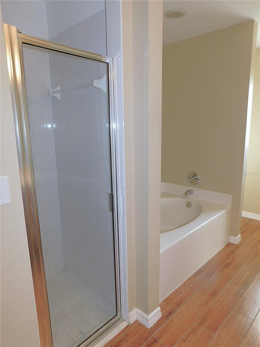 Image 32 of 77 For 10 Malauka Place Trail