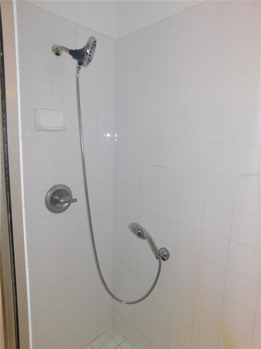 Image 33 of 77 For 10 Malauka Place Trail