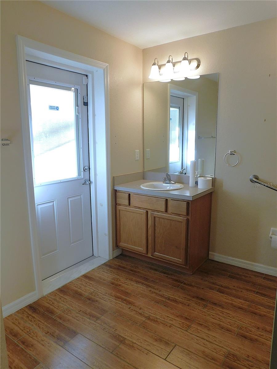 Image 47 of 77 For 10 Malauka Place Trail