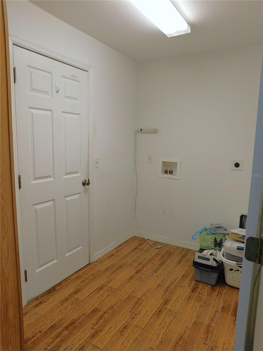 Image 48 of 77 For 10 Malauka Place Trail