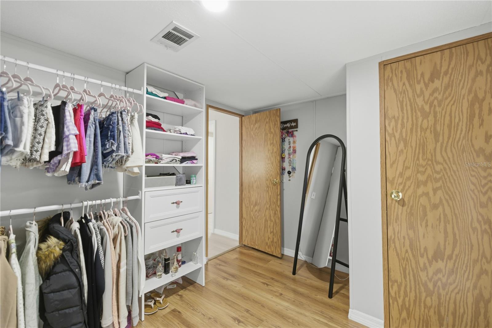 Image 15 of 40 For 9160 131 Court