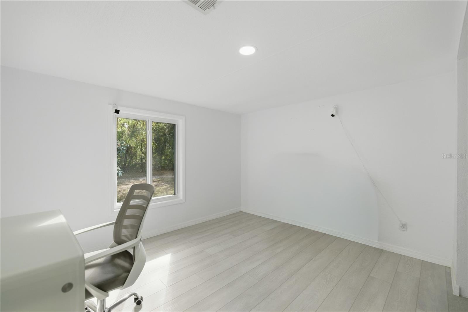 Image 17 of 40 For 9160 131 Court