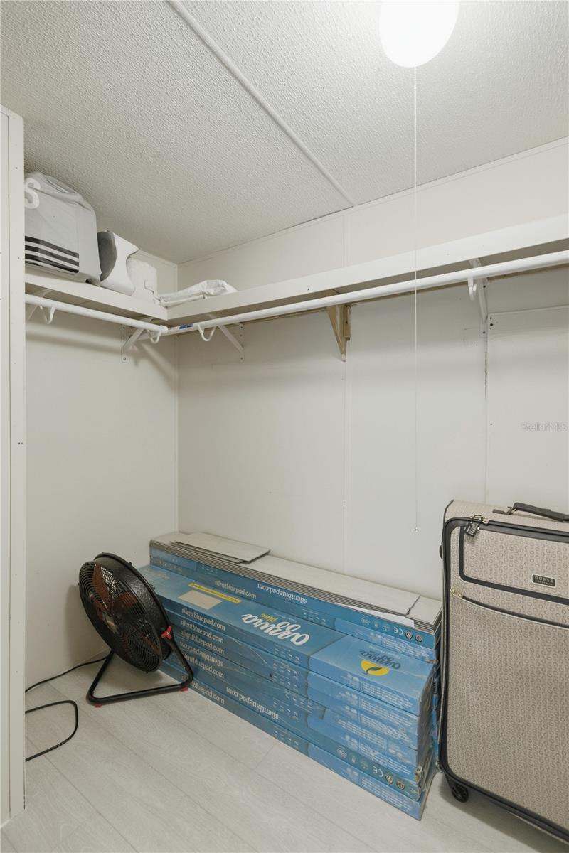 Image 23 of 40 For 9160 131 Court