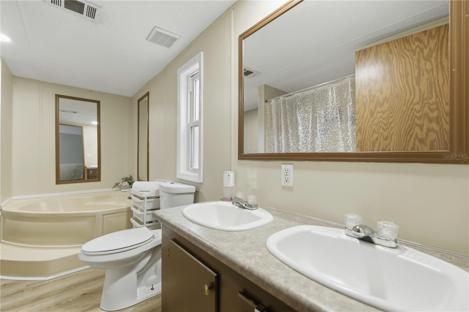 Image 24 of 40 For 9160 131 Court