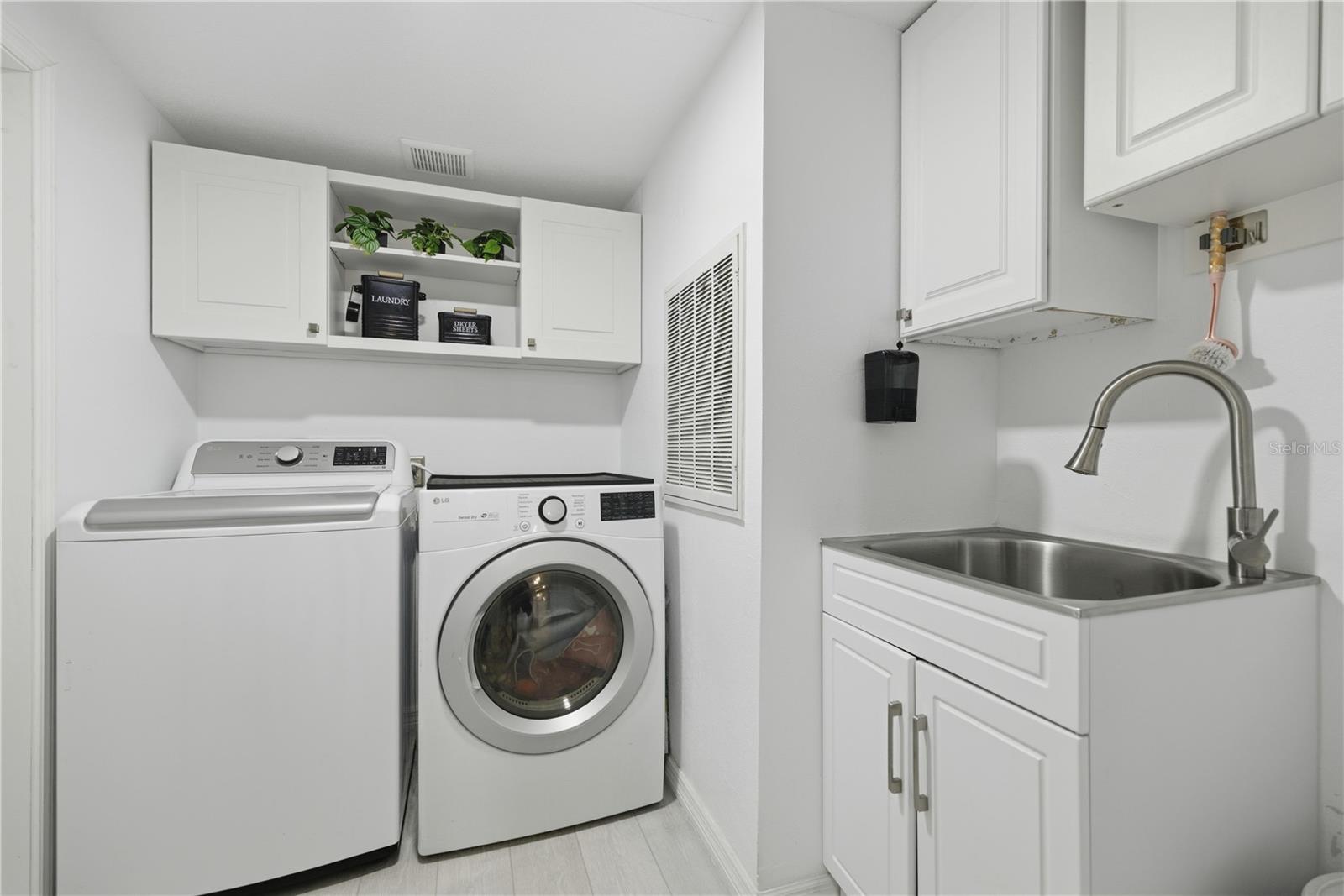 Image 26 of 40 For 9160 131 Court