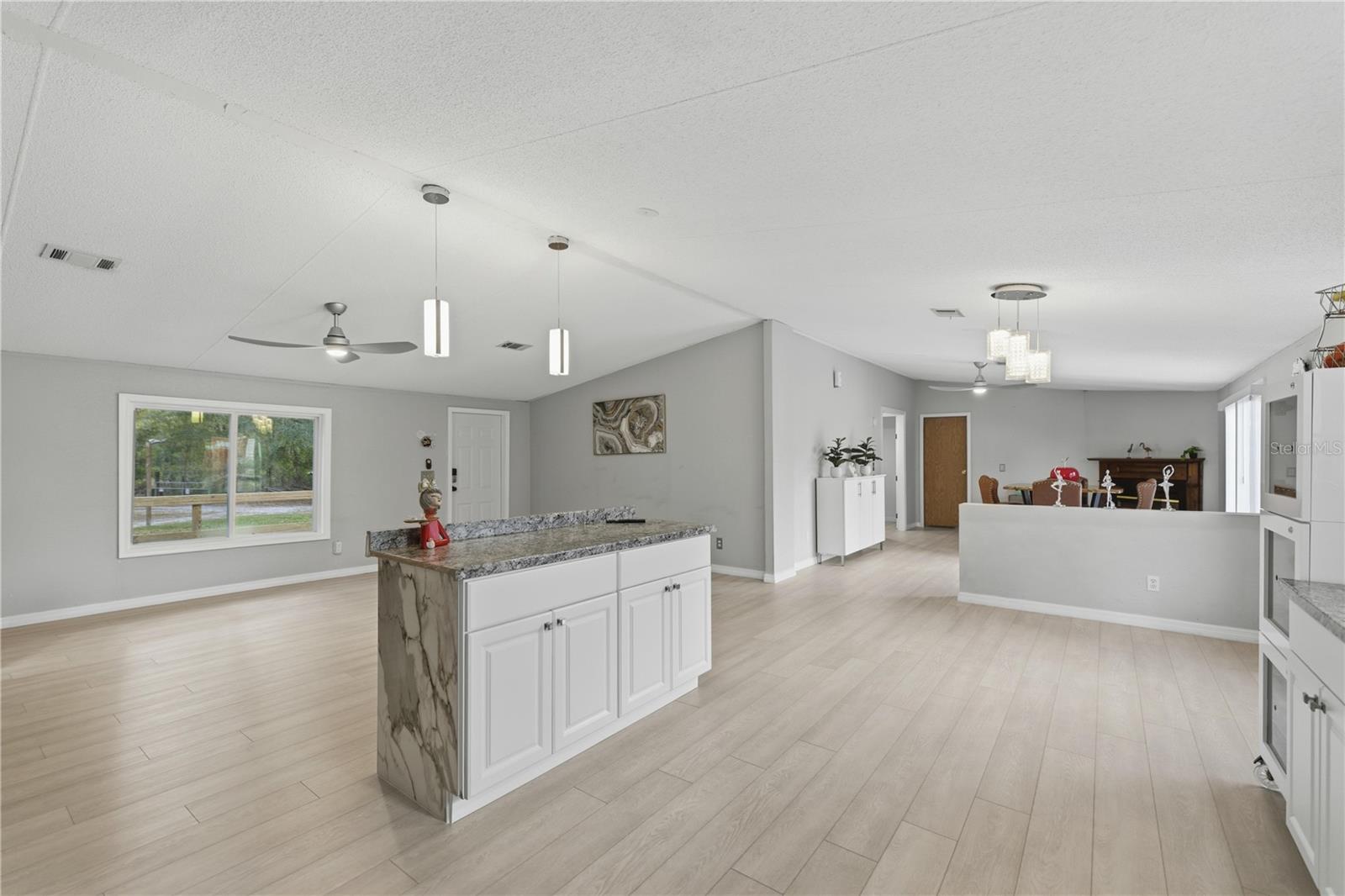 Image 7 of 40 For 9160 131 Court