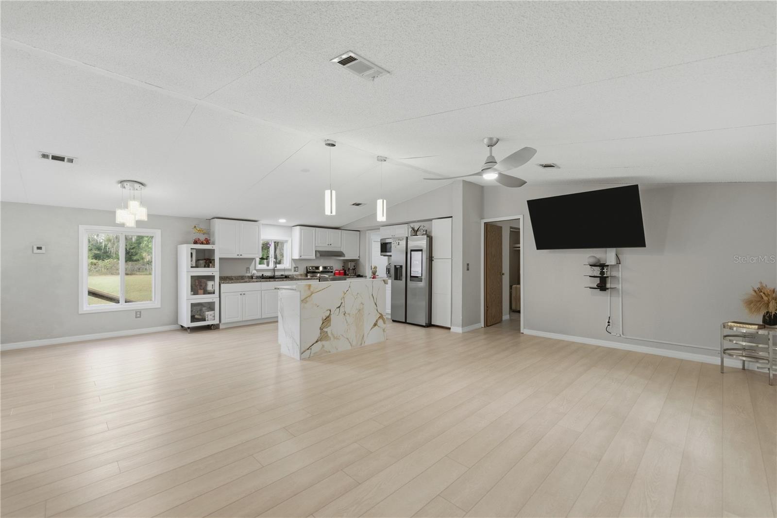 Image 8 of 40 For 9160 131 Court