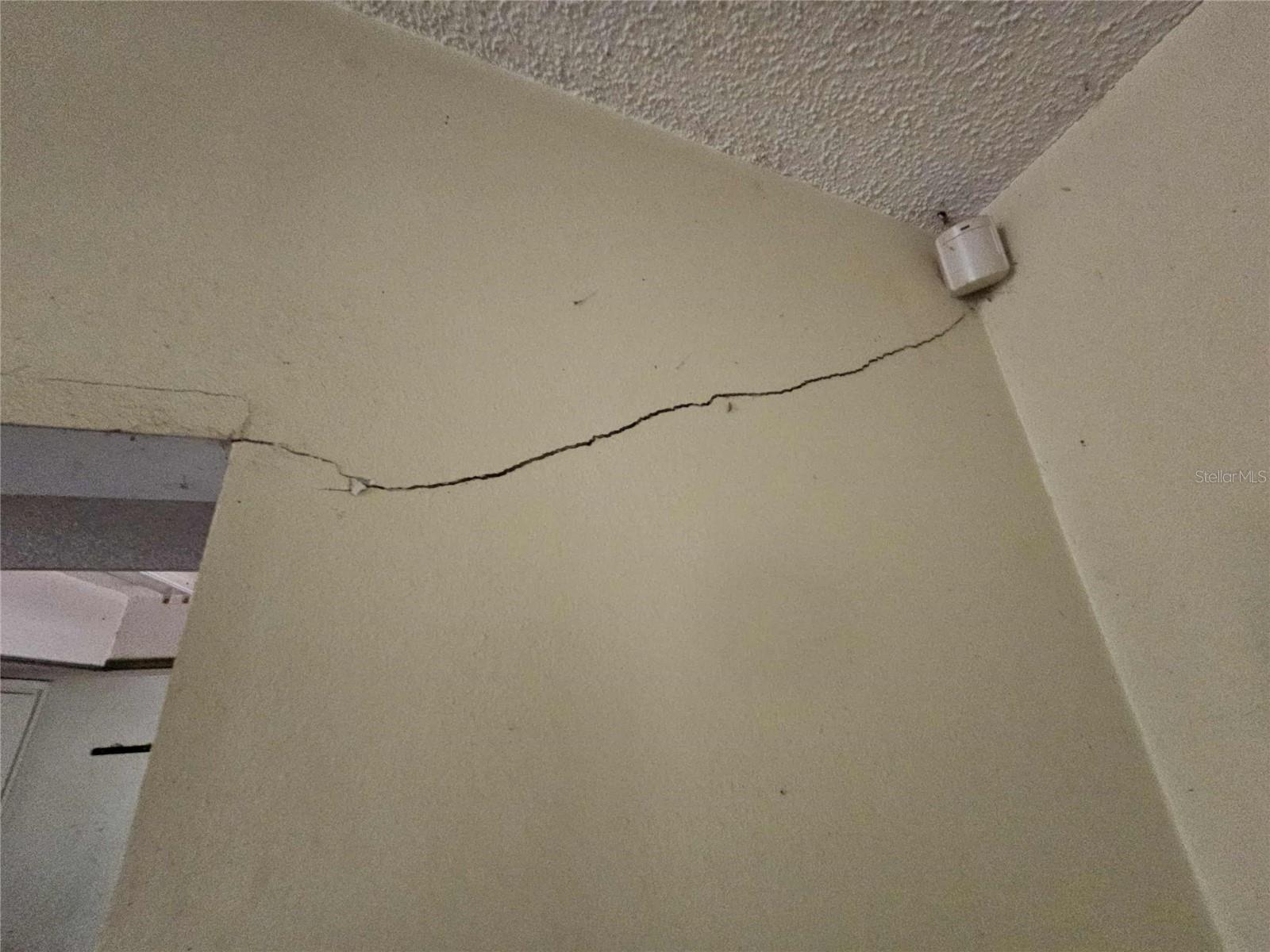 Image 18 of 28 For 6896 Cr-215  