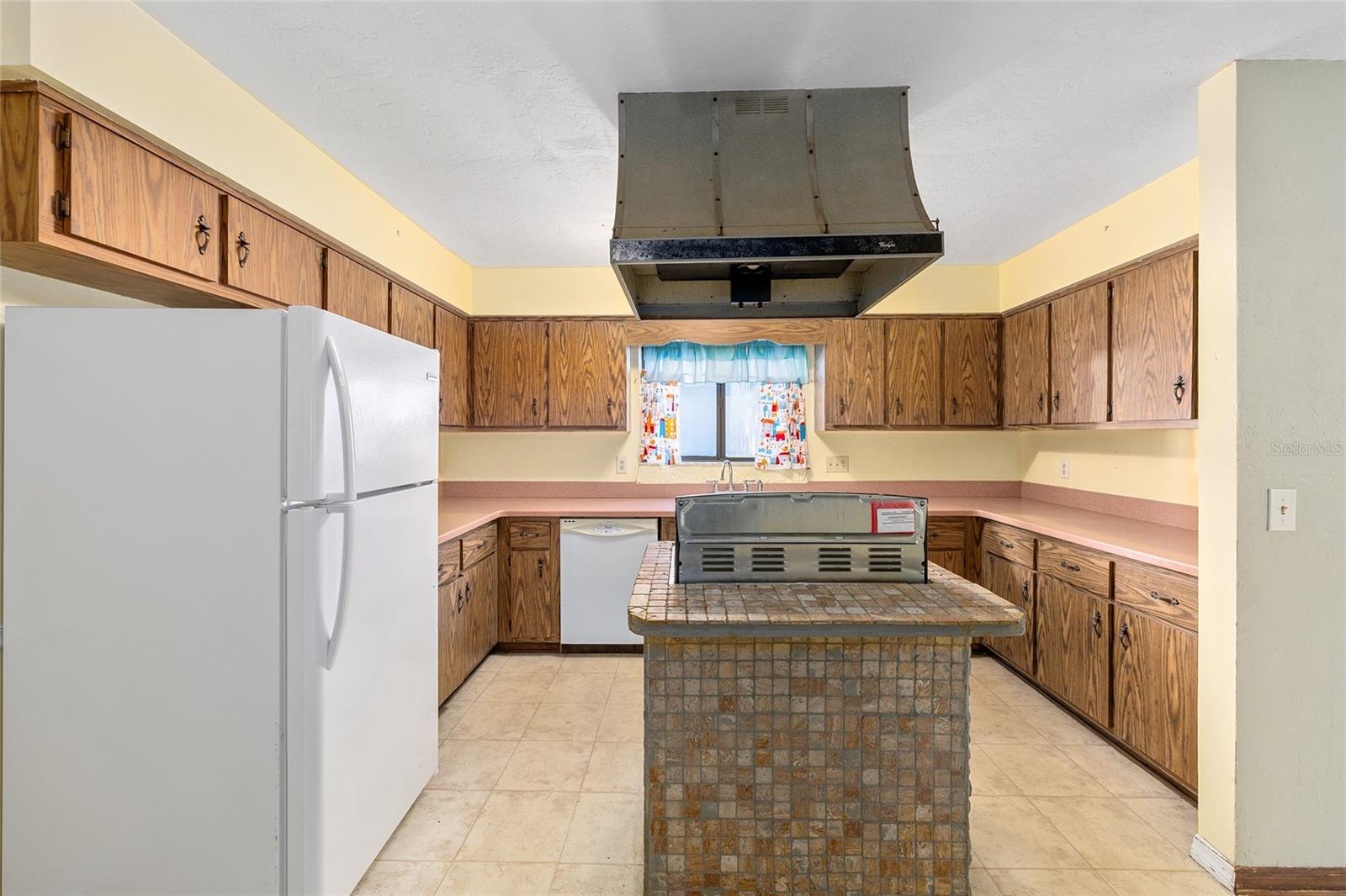 Image 19 of 57 For 4450 2nd Court