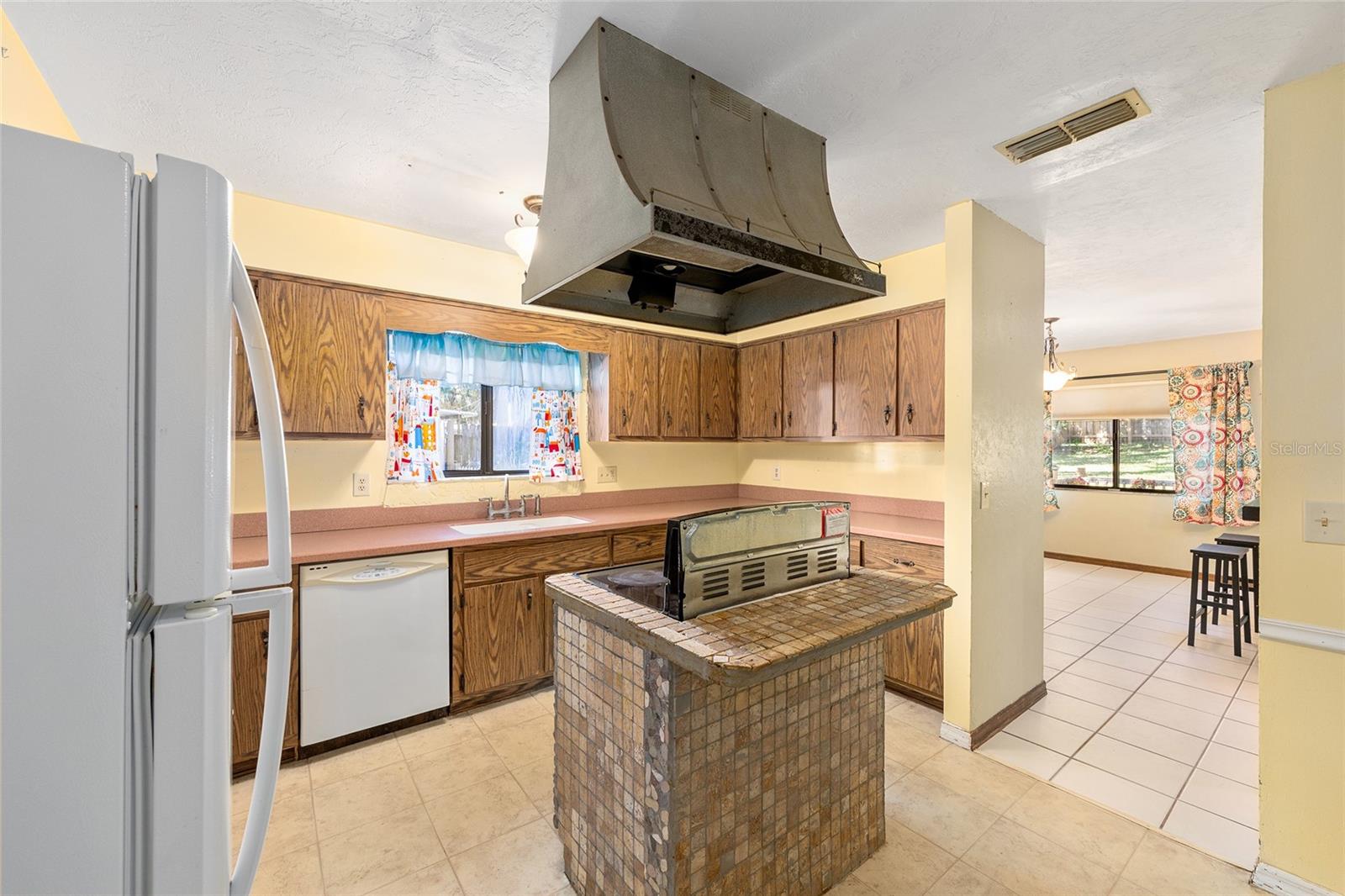 Image 20 of 57 For 4450 2nd Court