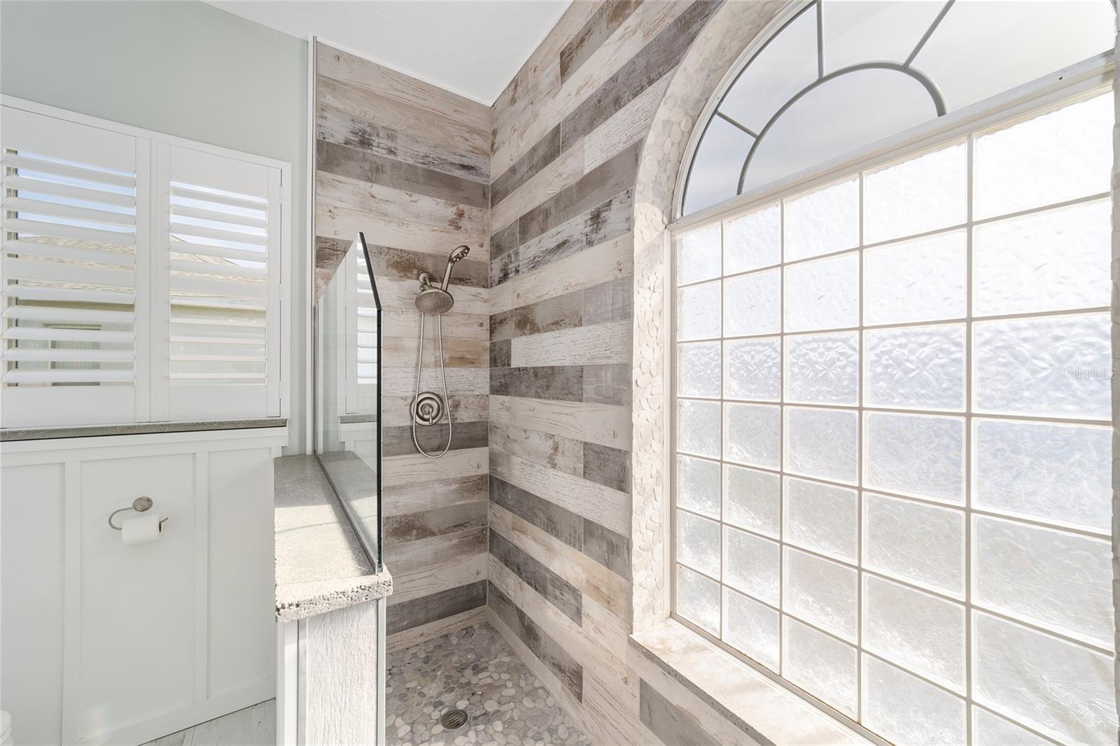 Image 26 of 59 For 5565 26th Lane