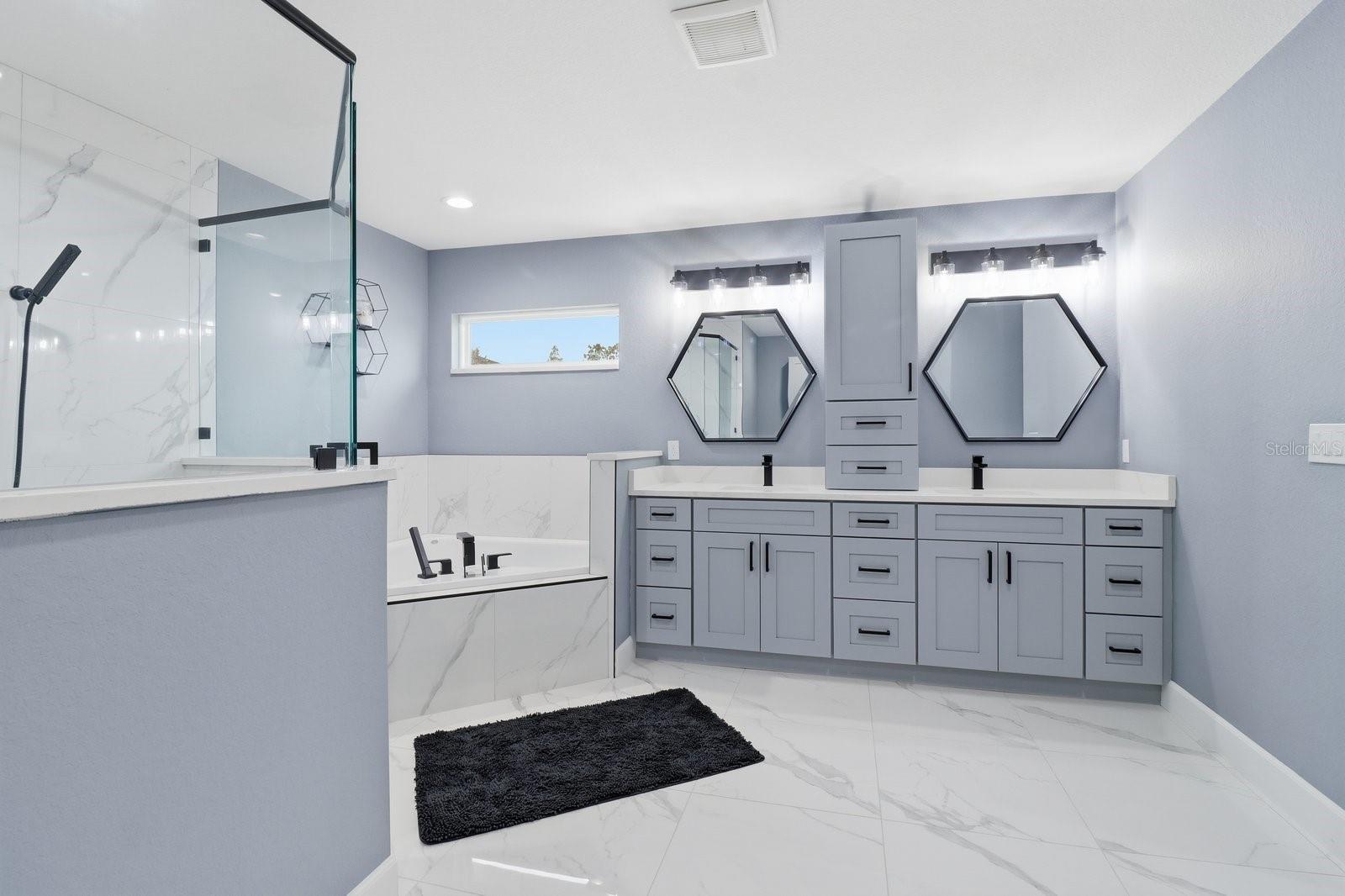 Image 18 of 41 For 18459 66th Loop