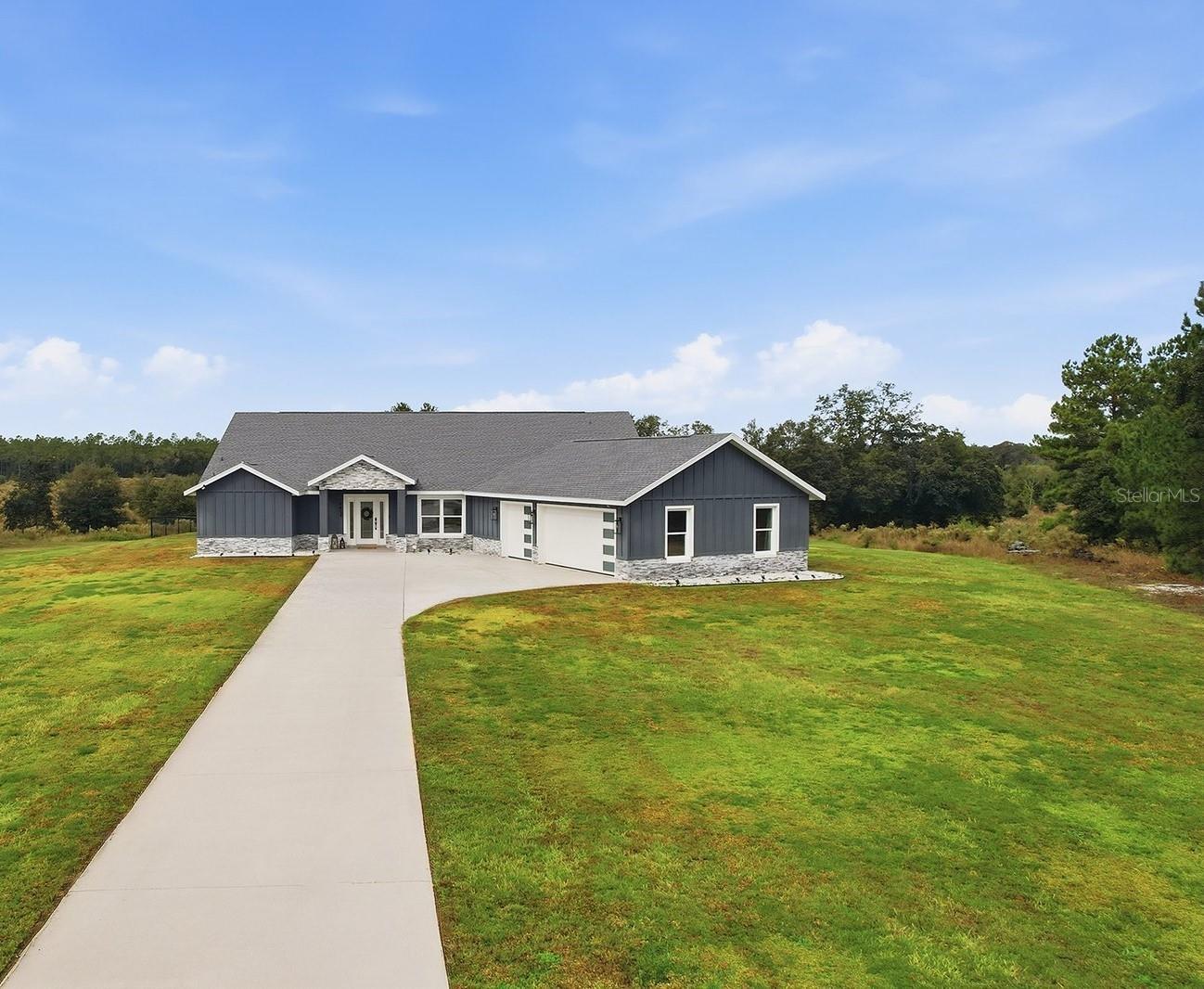 Image 2 of 41 For 18459 66th Loop