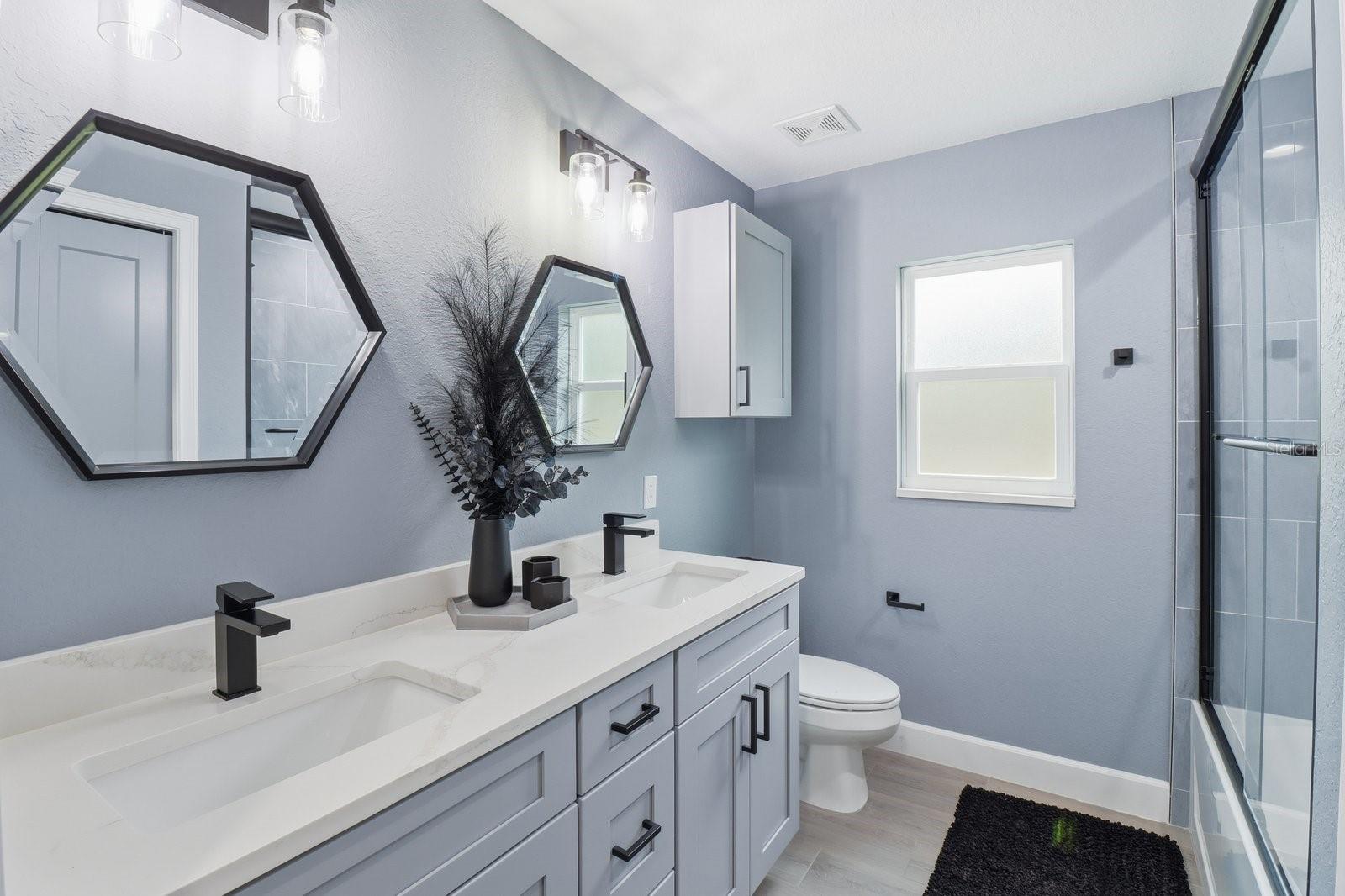 Image 24 of 41 For 18459 66th Loop