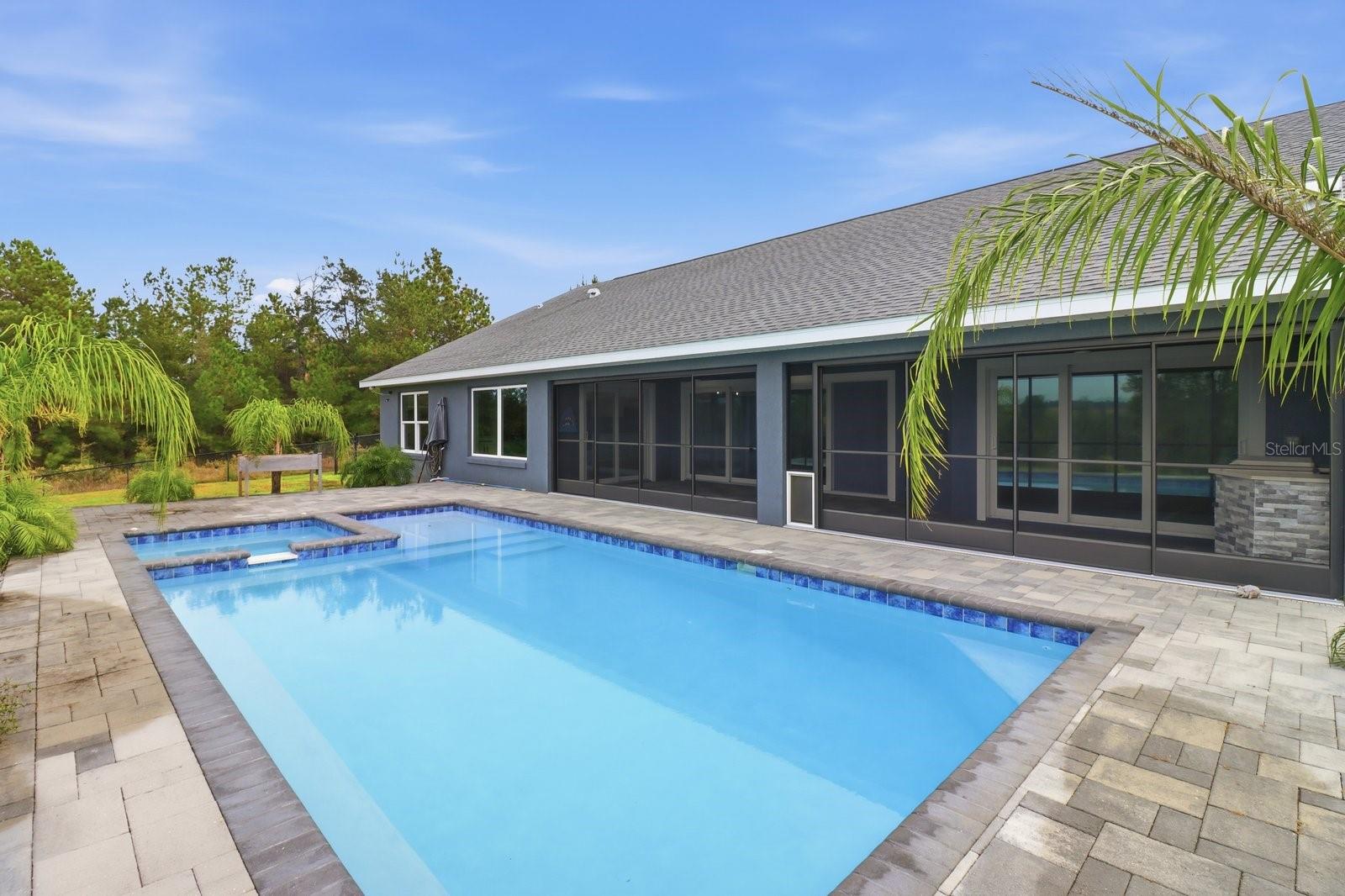 Image 33 of 41 For 18459 66th Loop