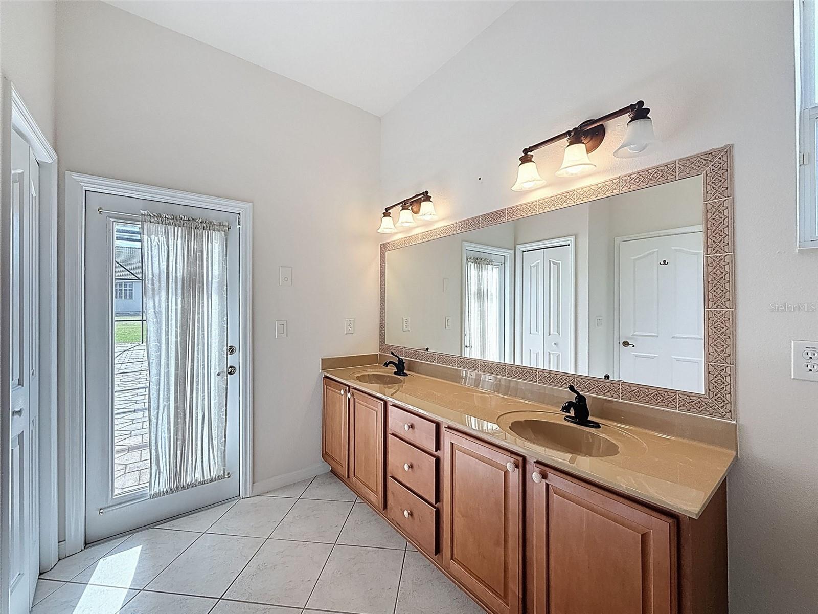 Image 32 of 40 For 456 Spend A Buck Drive