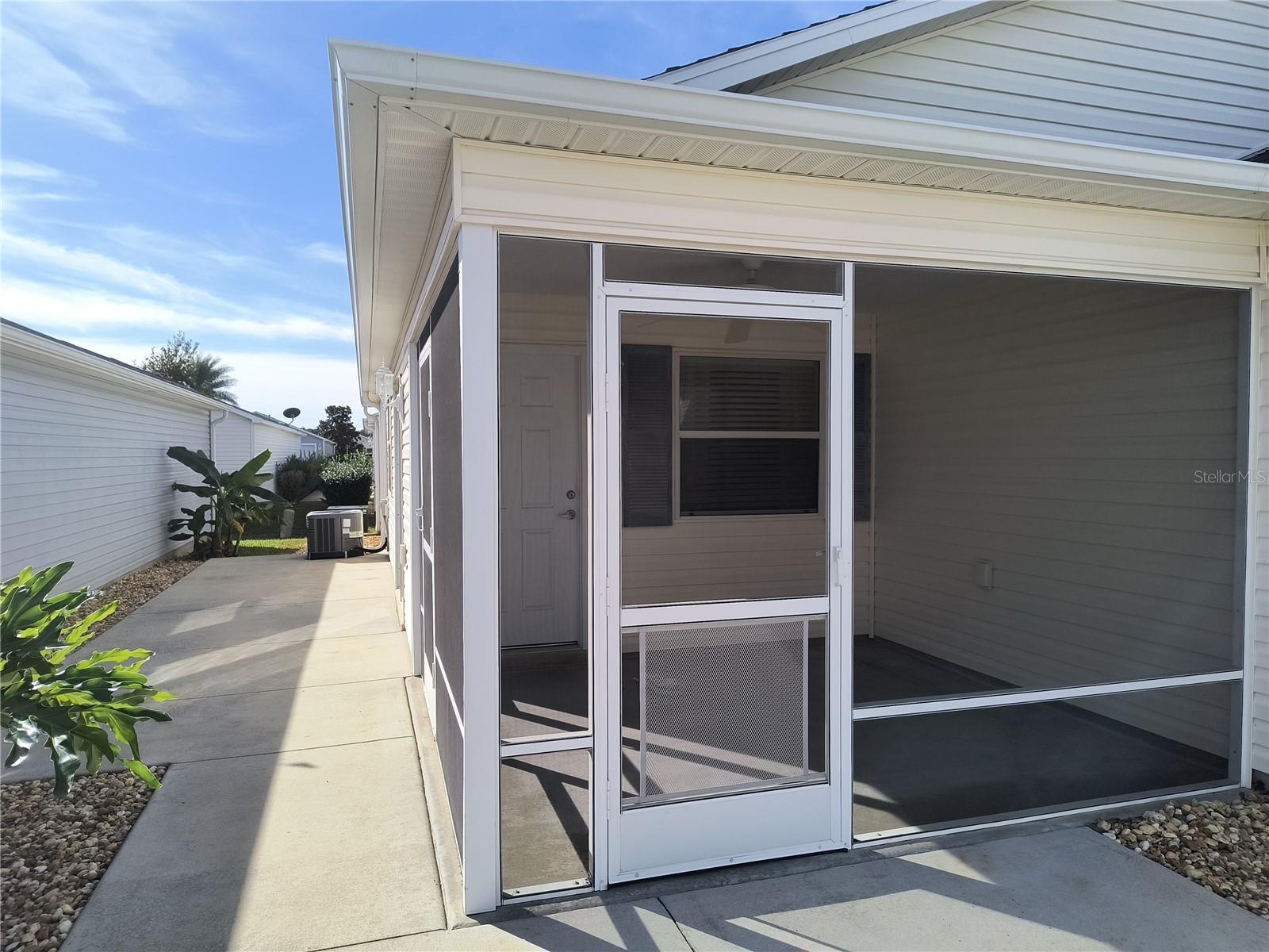 Image 3 of 10 For 2550 Carrington Court