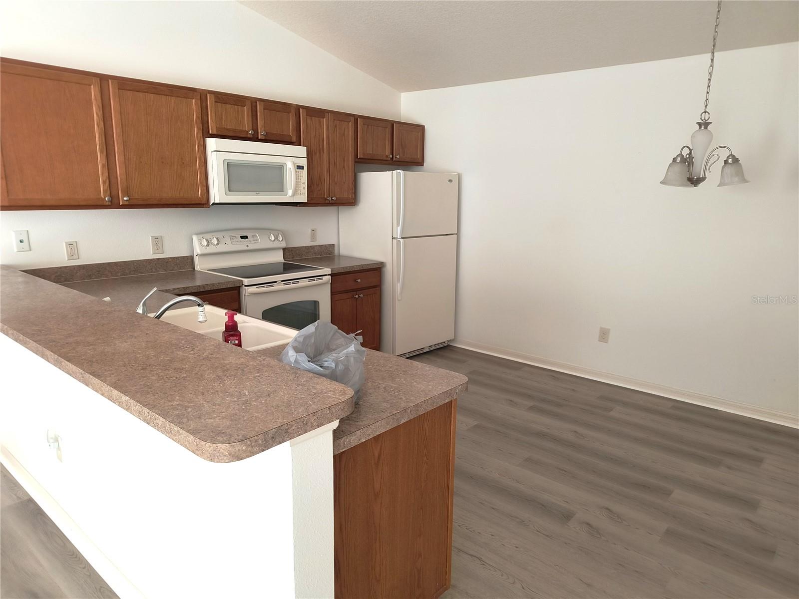 Image 5 of 10 For 2550 Carrington Court