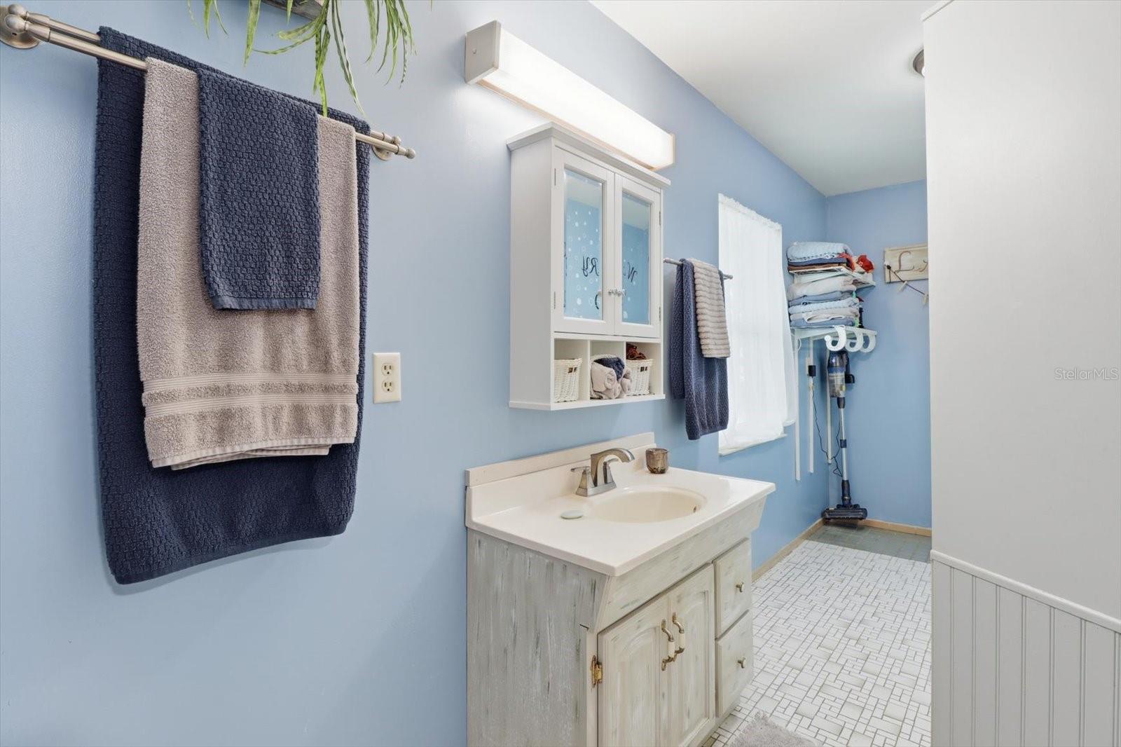 Image 17 of 50 For 21661 102nd Street Road