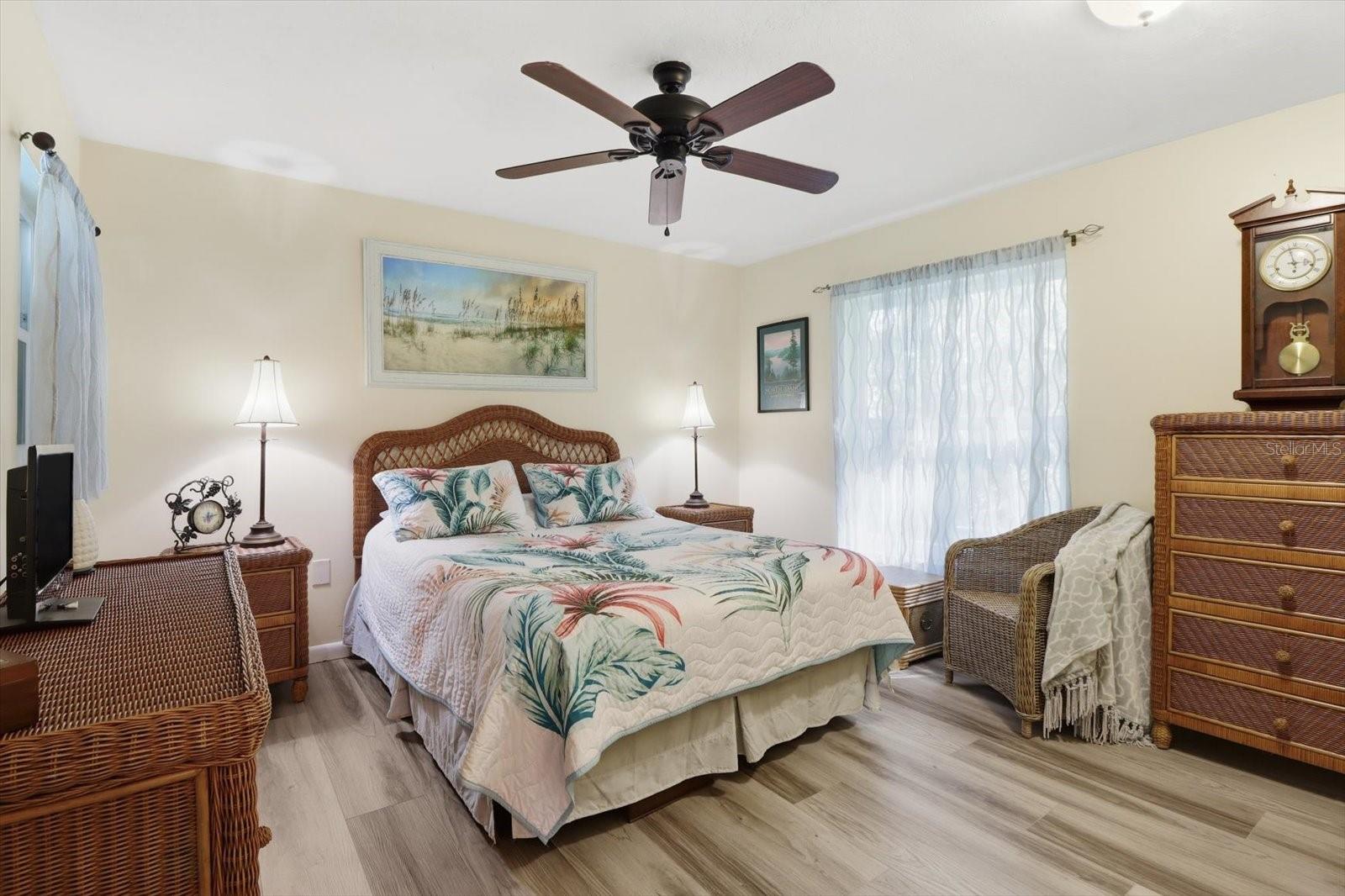 Image 21 of 50 For 21661 102nd Street Road