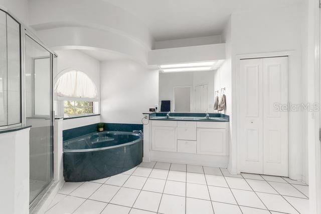 Image 18 of 41 For 4893 4th Circle