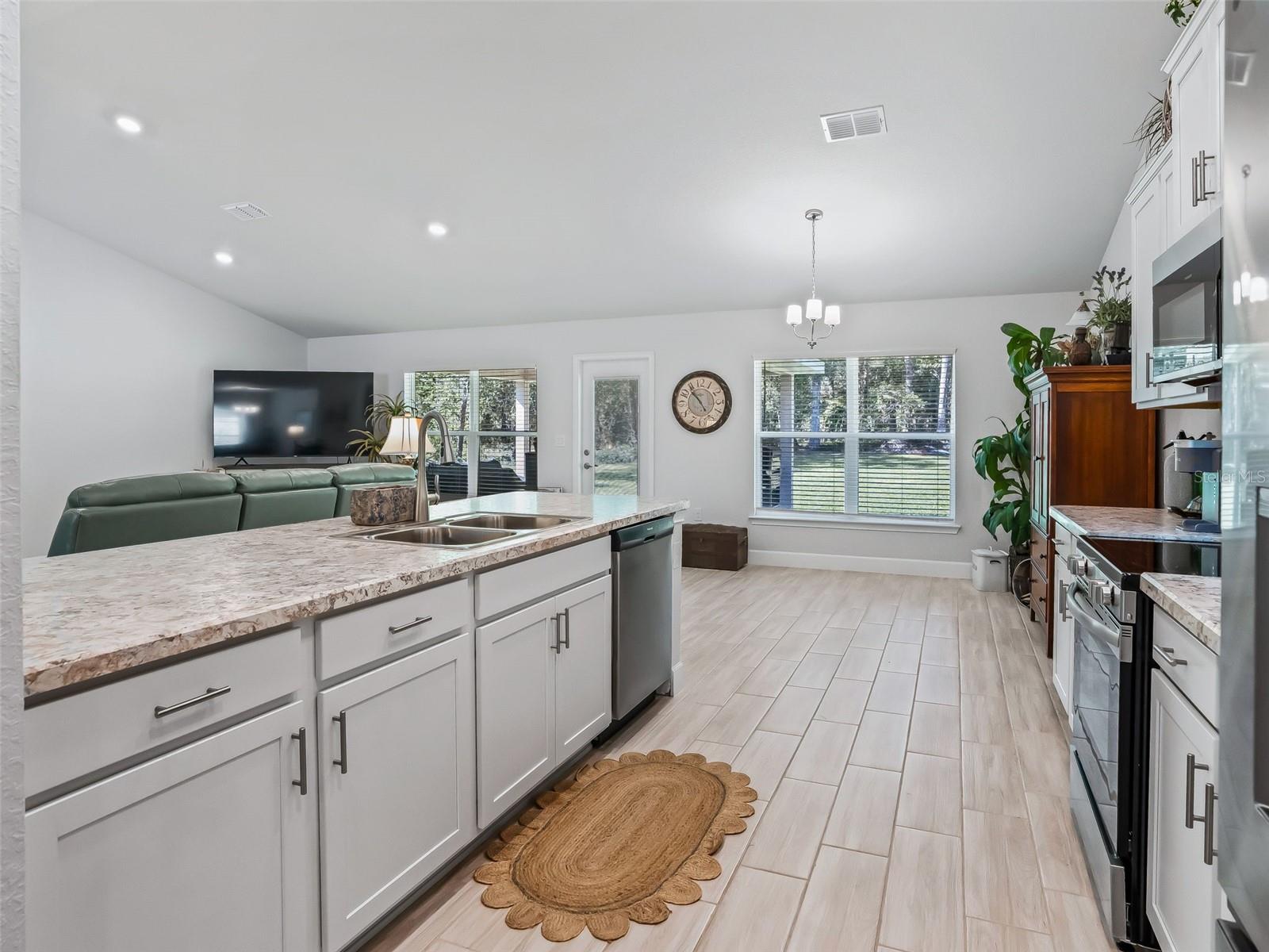 Image 17 of 44 For 40 113th Circle