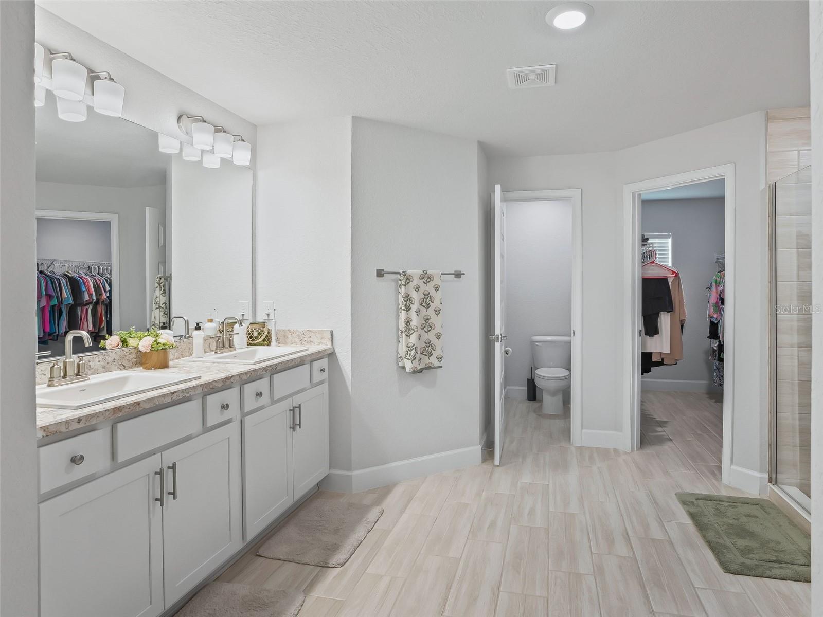 Image 22 of 44 For 40 113th Circle