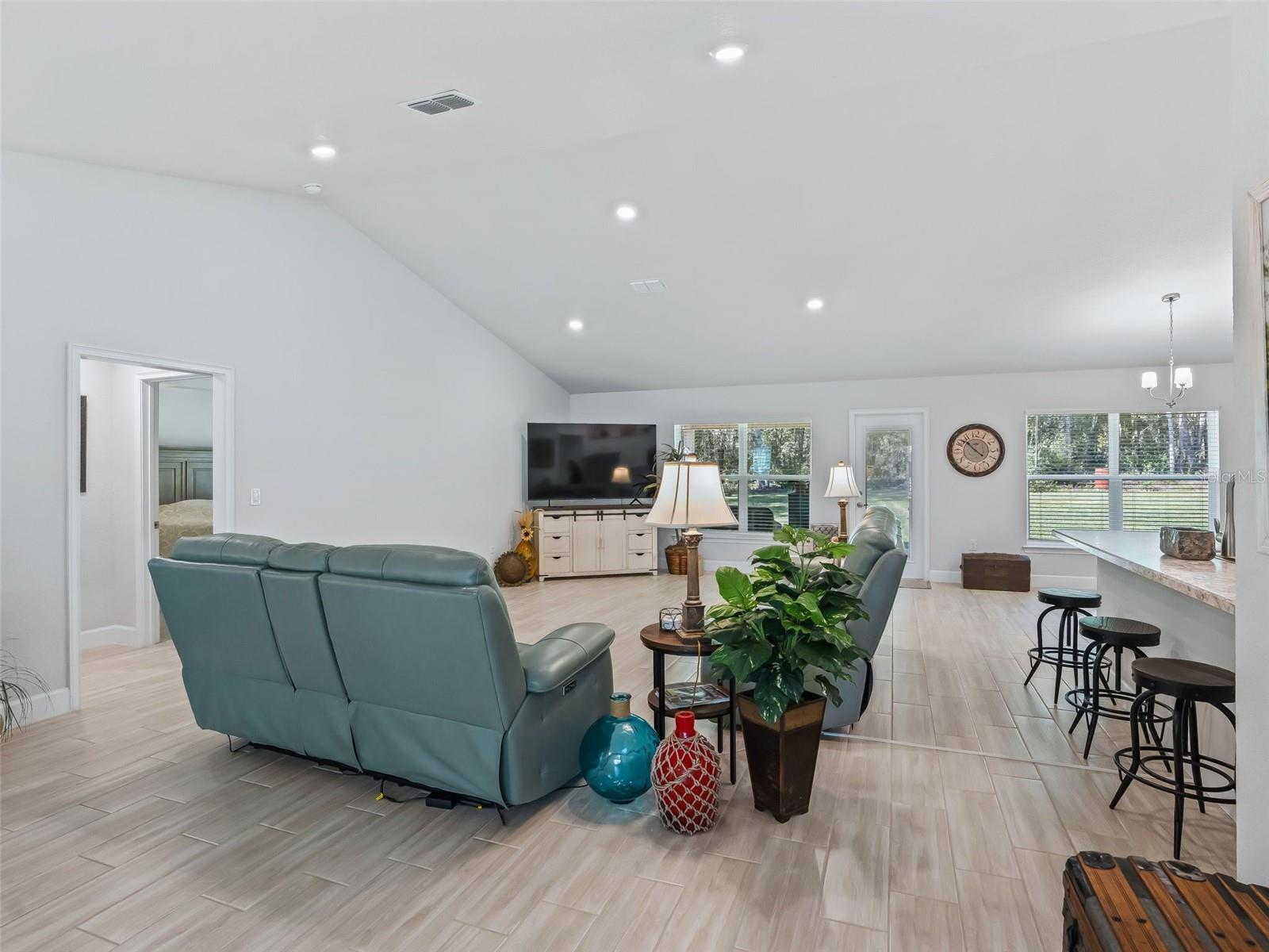 Image 6 of 44 For 40 113th Circle