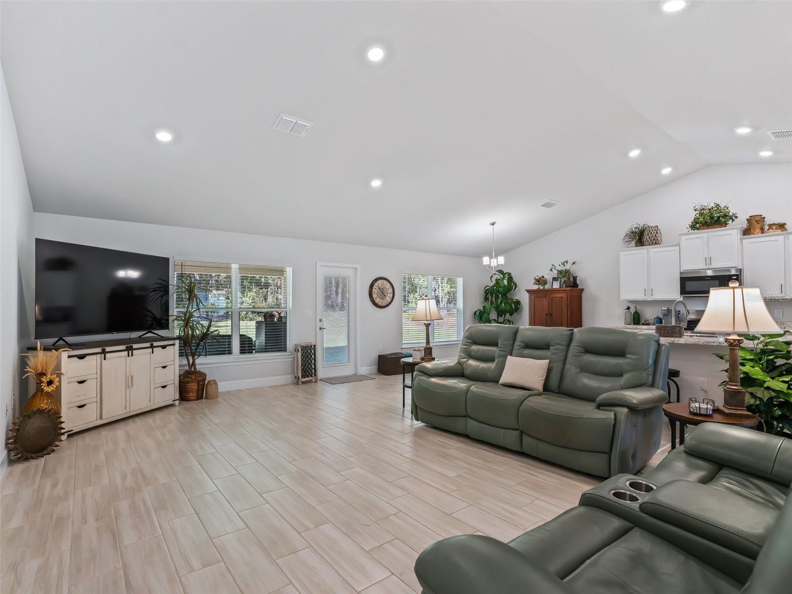 Image 7 of 44 For 40 113th Circle