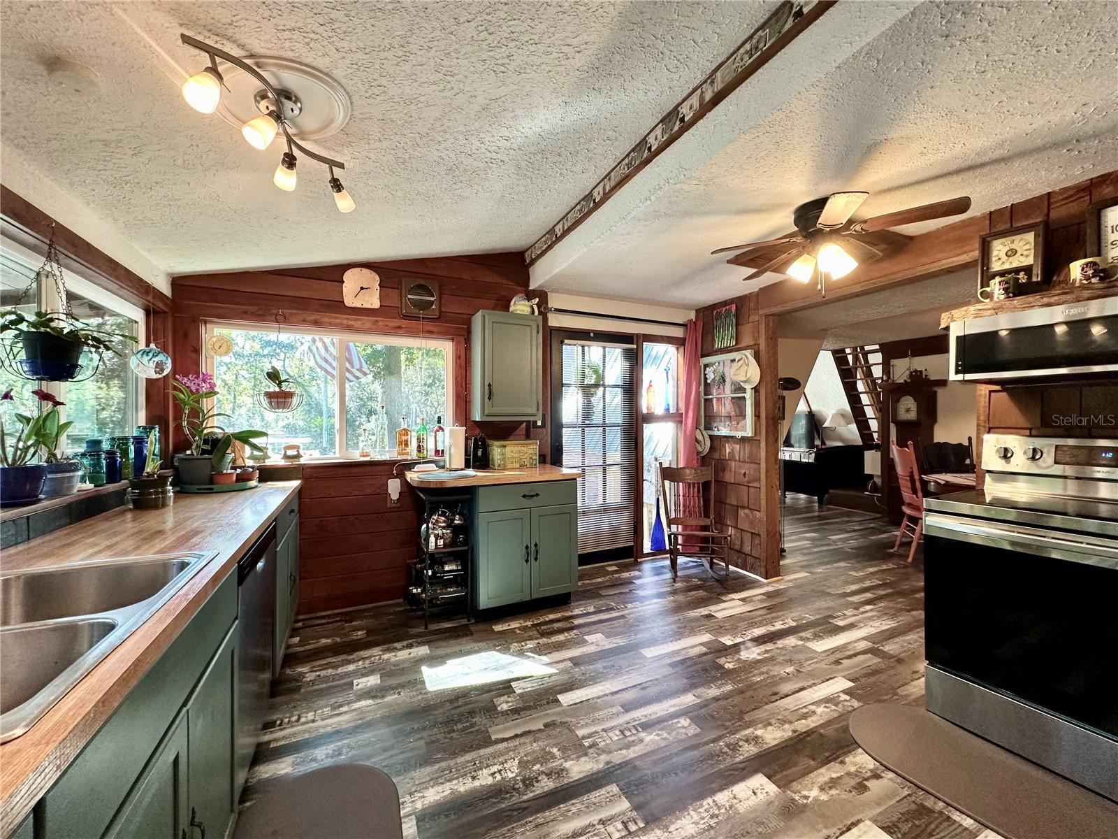 Image 2 of 51 For 9240 Carolina Way