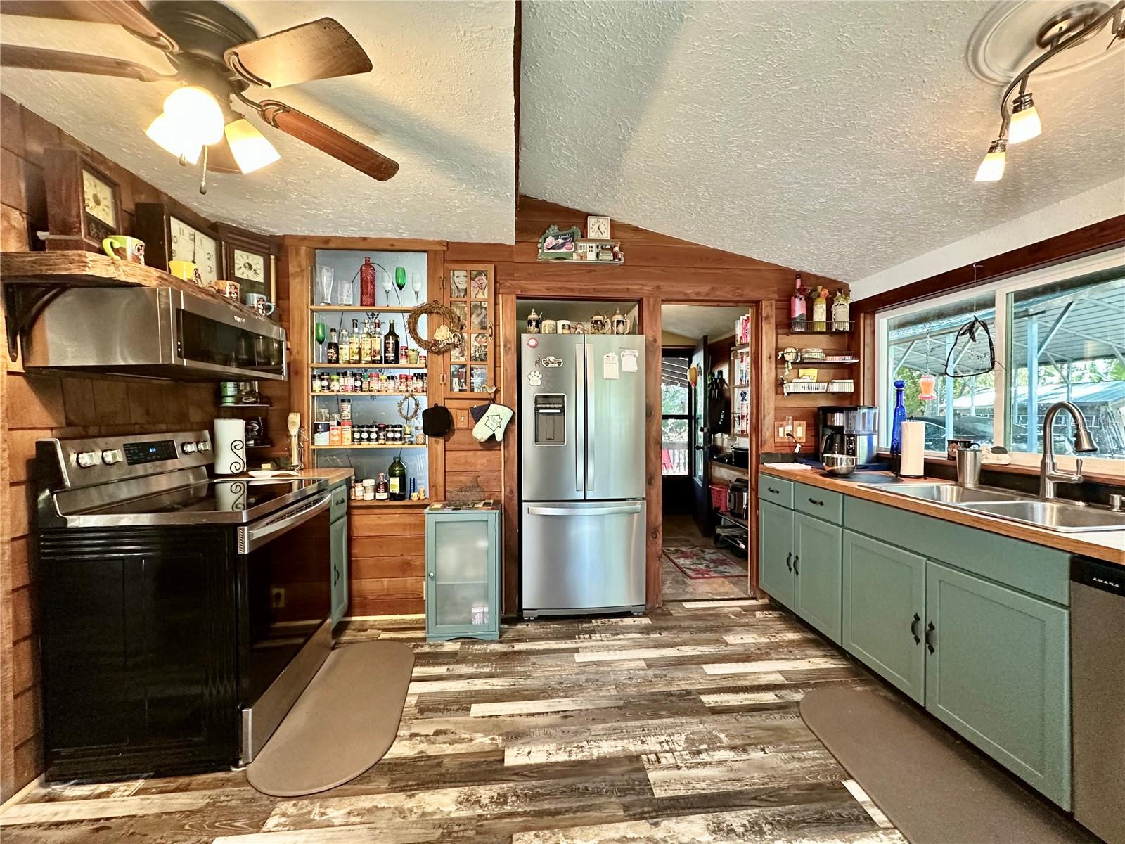 Image 3 of 51 For 9240 Carolina Way