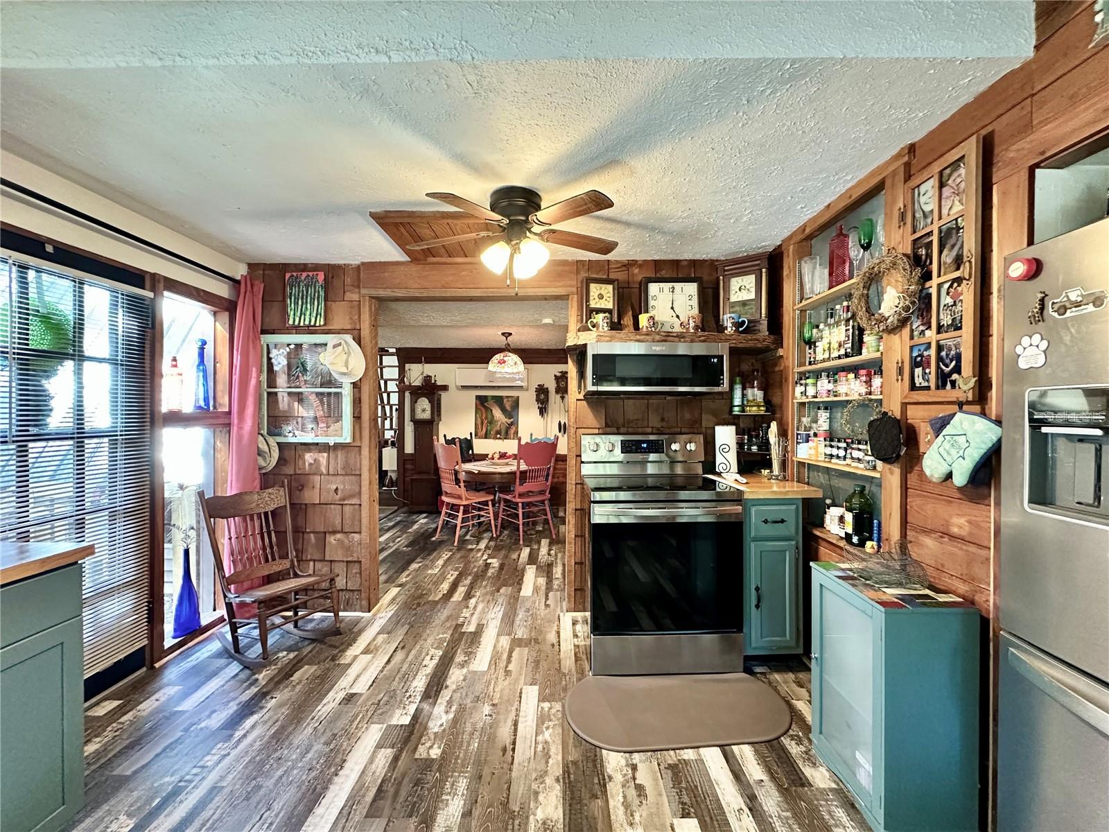 Image 4 of 51 For 9240 Carolina Way