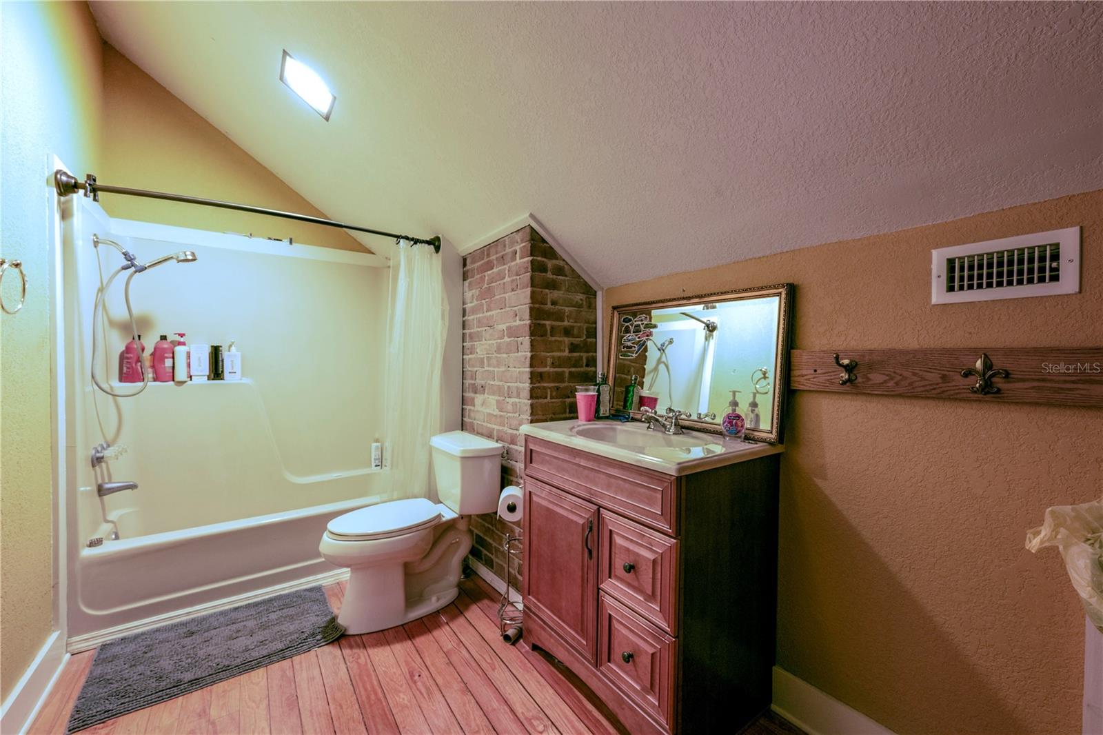 Image 28 of 42 For 429 1st Avenue