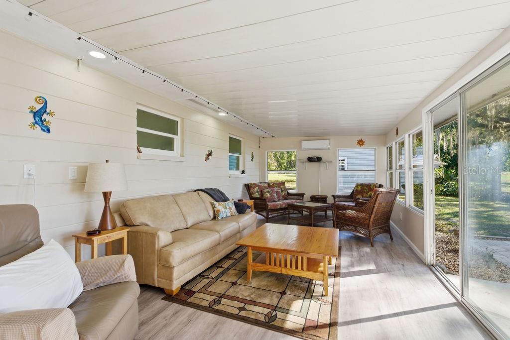 Image 11 of 38 For 1136 Shorewood Drive