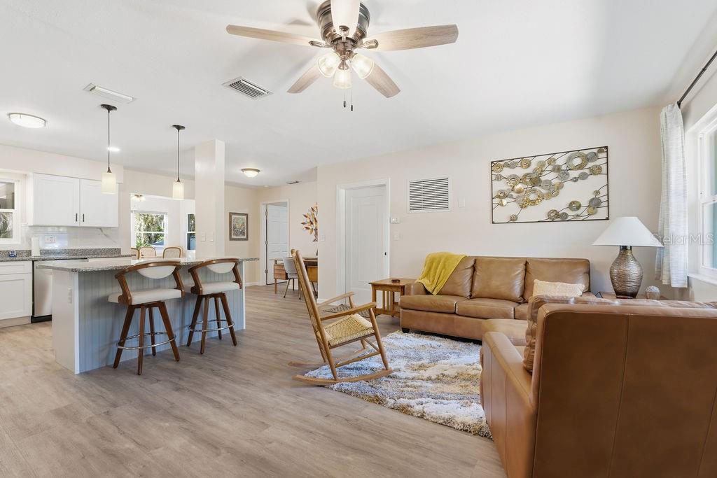 Image 5 of 38 For 1136 Shorewood Drive