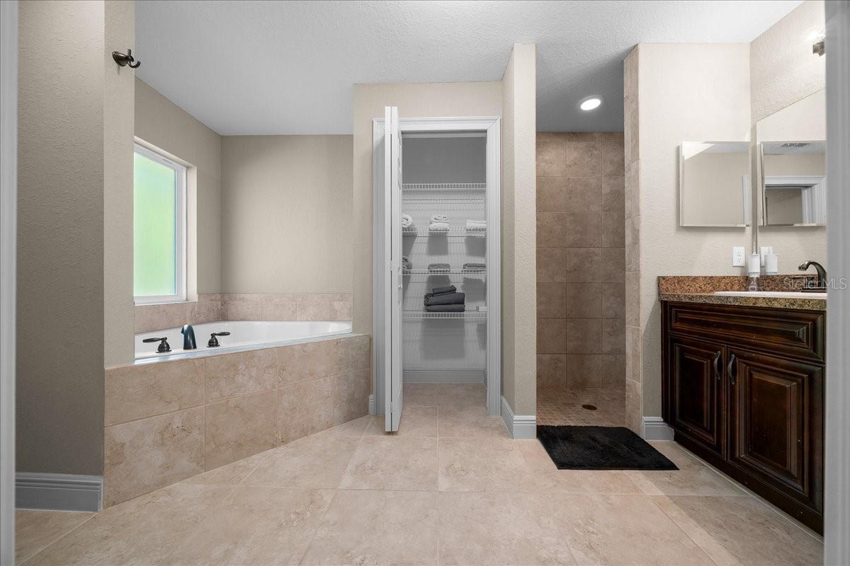 Image 29 of 68 For 171 Oak Circle