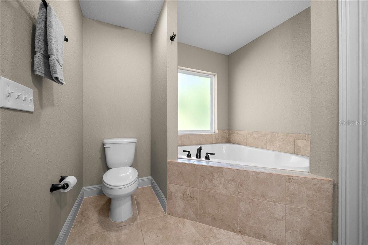 Image 30 of 68 For 171 Oak Circle