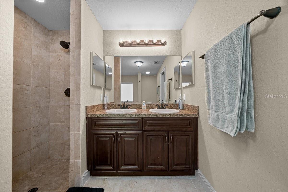 Image 33 of 68 For 171 Oak Circle