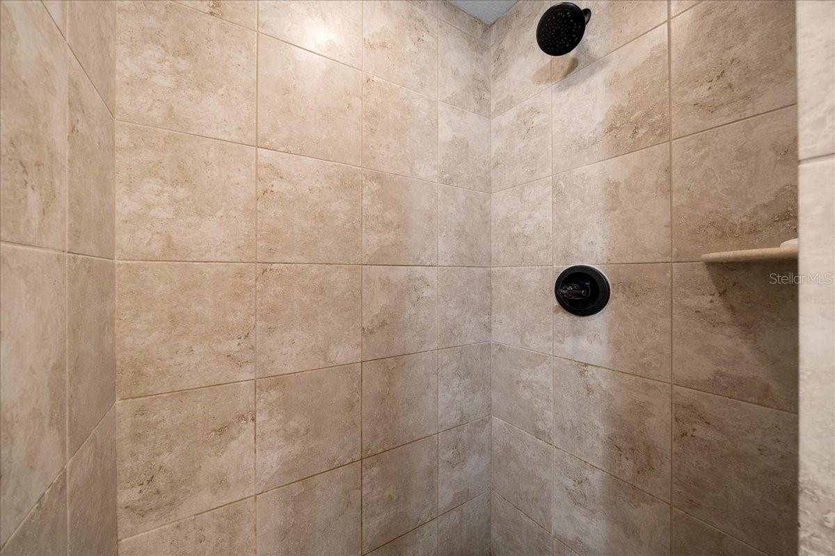 Image 34 of 68 For 171 Oak Circle