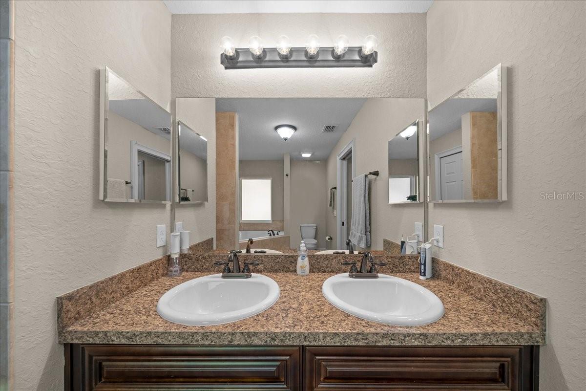 Image 35 of 68 For 171 Oak Circle