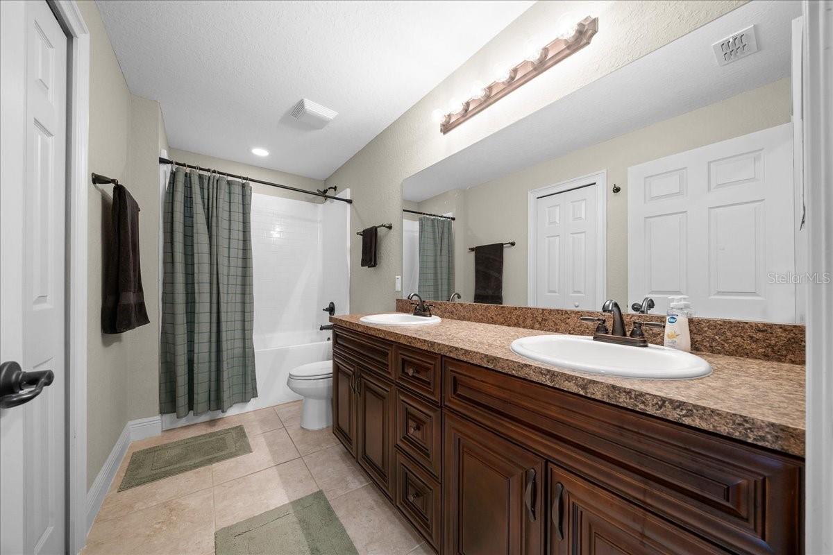 Image 43 of 68 For 171 Oak Circle