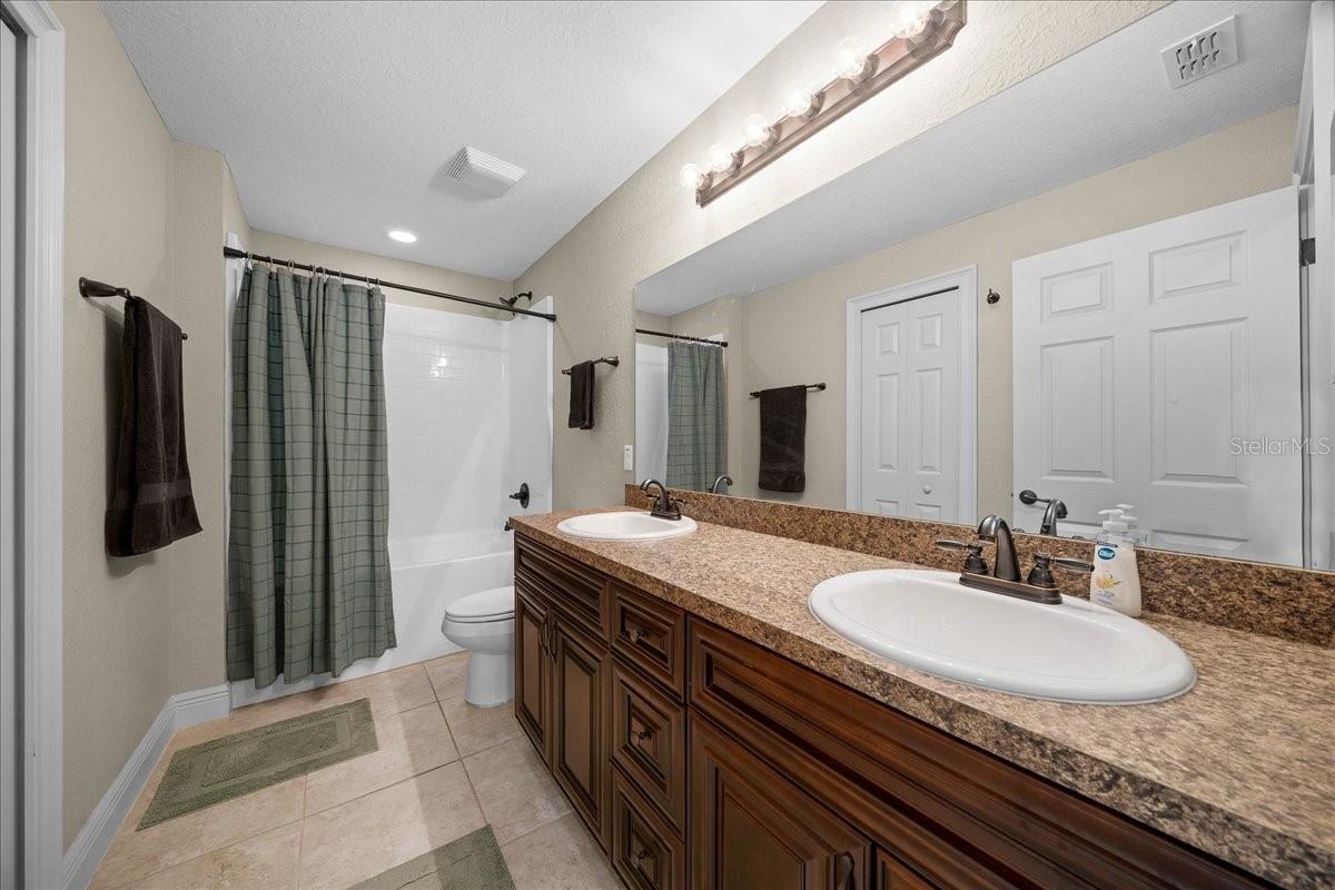 Image 44 of 68 For 171 Oak Circle