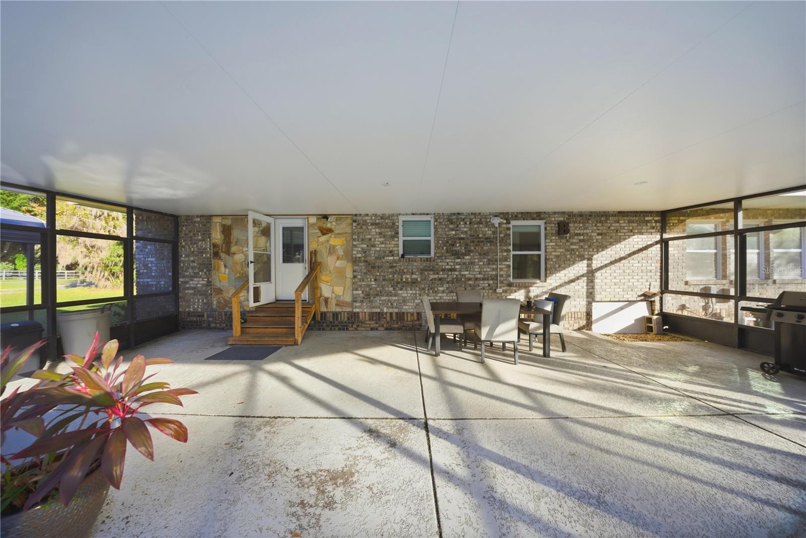 Image 28 of 41 For 13785 8th Court