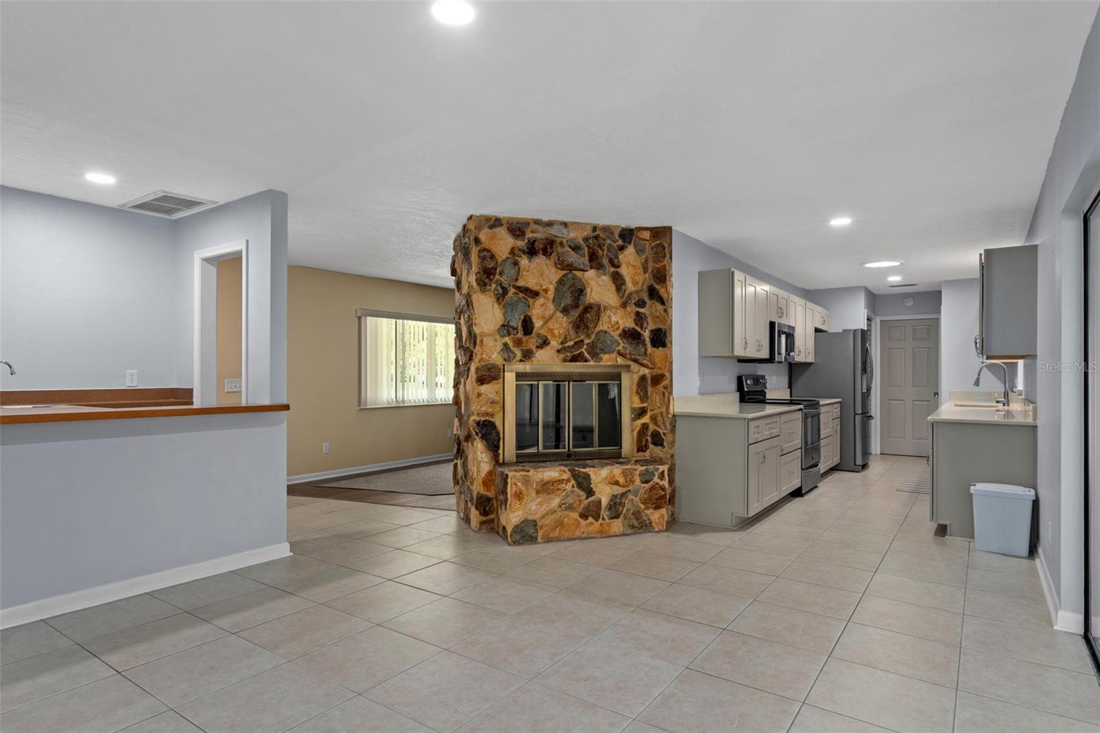 Image 10 of 42 For 27 Beverly Court