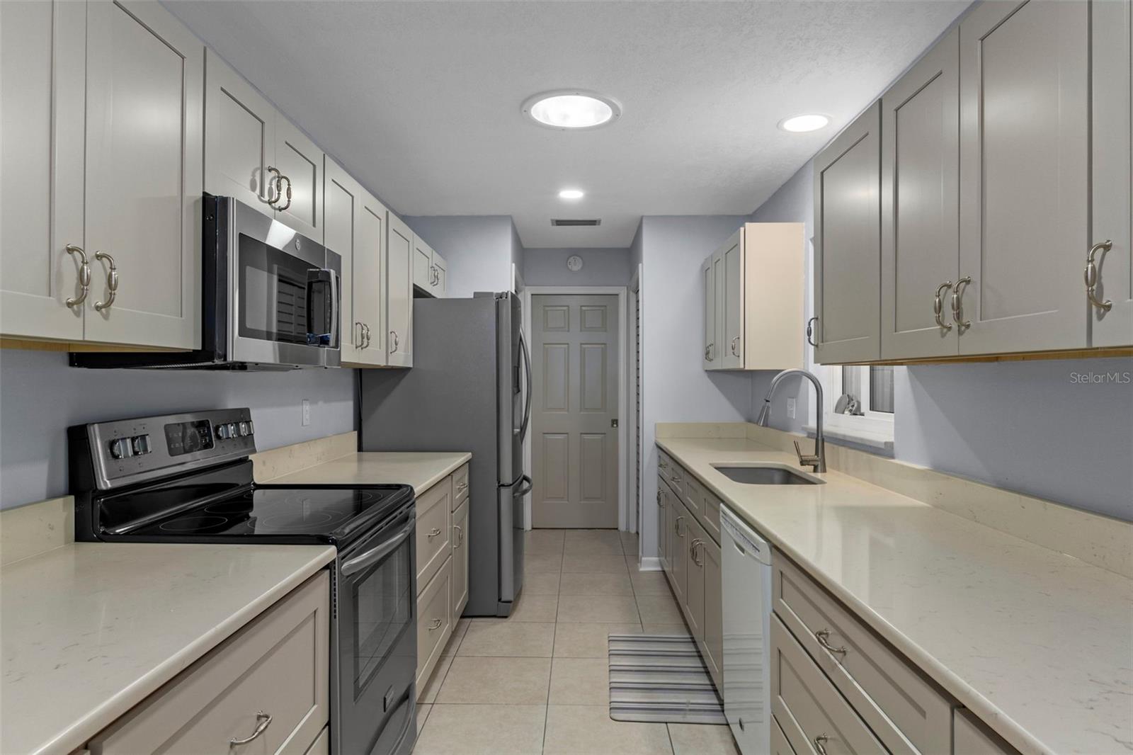 Image 14 of 42 For 27 Beverly Court