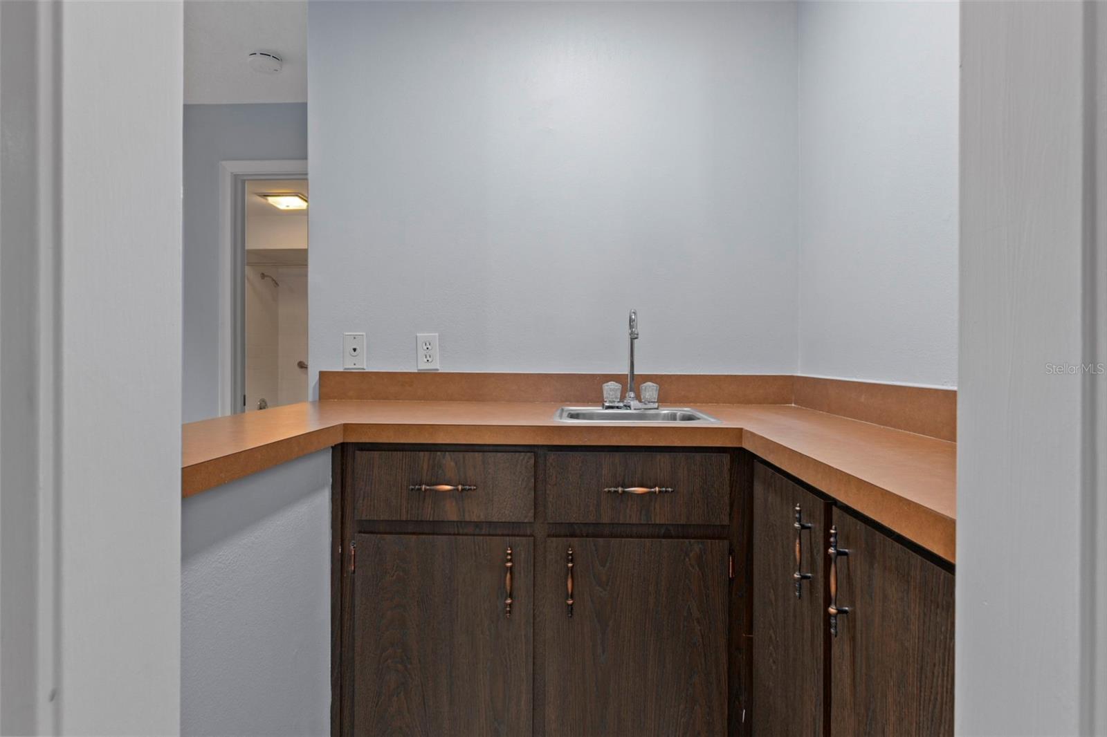 Image 16 of 42 For 27 Beverly Court