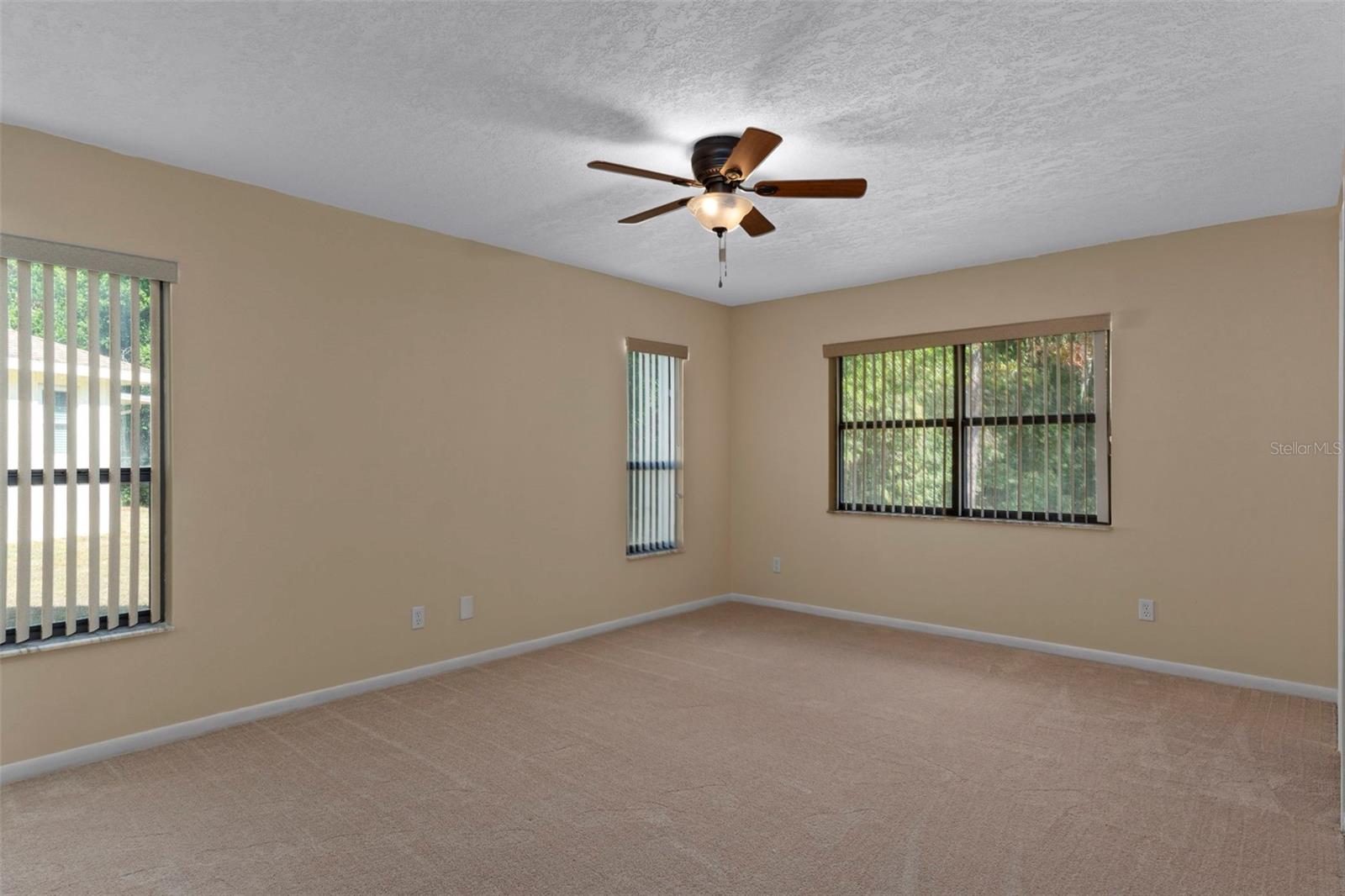 Image 17 of 42 For 27 Beverly Court