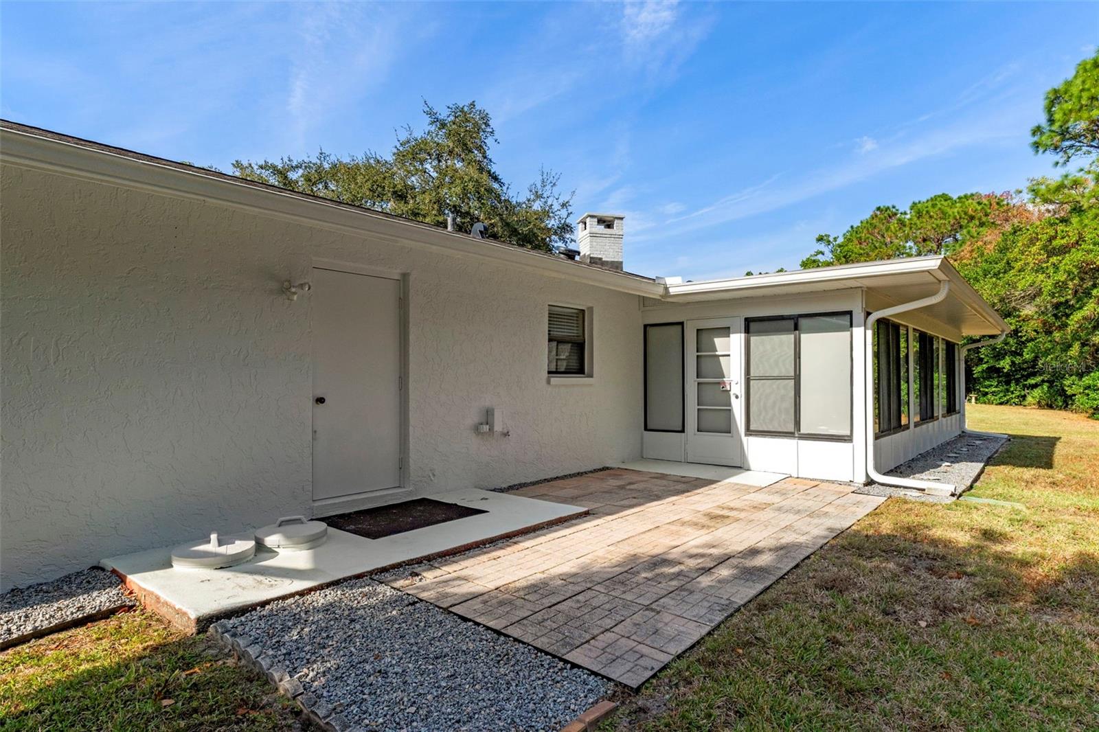 Image 31 of 42 For 27 Beverly Court