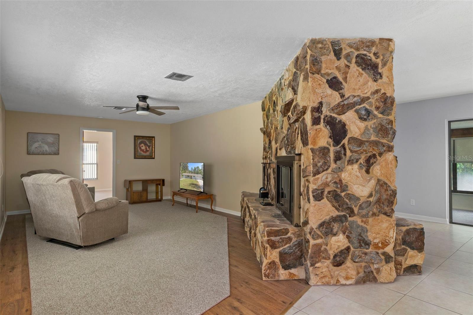 Image 5 of 42 For 27 Beverly Court